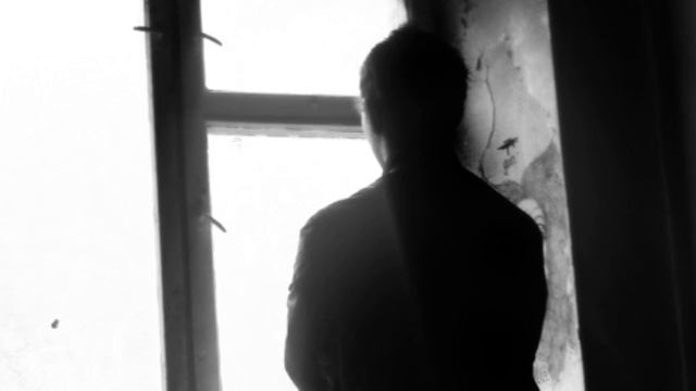 Не смотри в окно