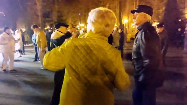 МНЕ ВЧЕРА СКАЗАЛИ ТО, ЧТО Я ПОПРАВИЛАСЬ!???/ВЕСЁЛЫЕ ТАНЦЫ В ПАРКЕ ГОРЬКОГО ХАРЬКОВ НОЯБРЬ 2021 смотреть онлайн