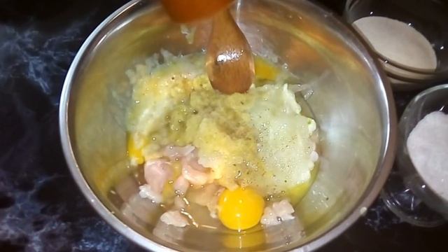 КАК ПРИГОТОВИТЬ 20 КУРИНЫХ ОЛАДУШЕК ИЗ 1 ФИЛЕ! ЭТО ОЧЕНЬ ПРОСТО И ВКУСНО! смотреть онлайн