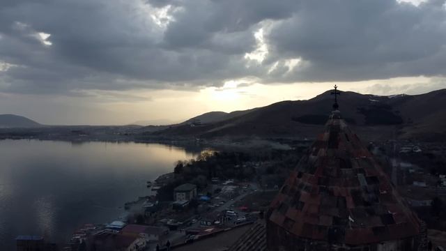 Армения весной. Дилижан Гарни Севан! Много туристов. Нелегальные "парковщики" портят настроение смотреть онлайн