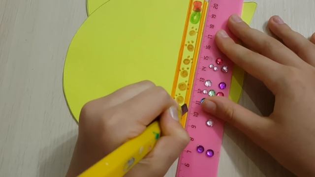 КАК СДЕЛАТЬ БУМАЖНЫЙ ШАРИК ЛОЛ ! КАК НАРИСОВАТЬ КУКЛУ ЛОЛ смотреть онлайн