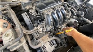 Троит двигатель на Октавии Тур. Замена свечек зажигания и проводов без снятия коллектора.