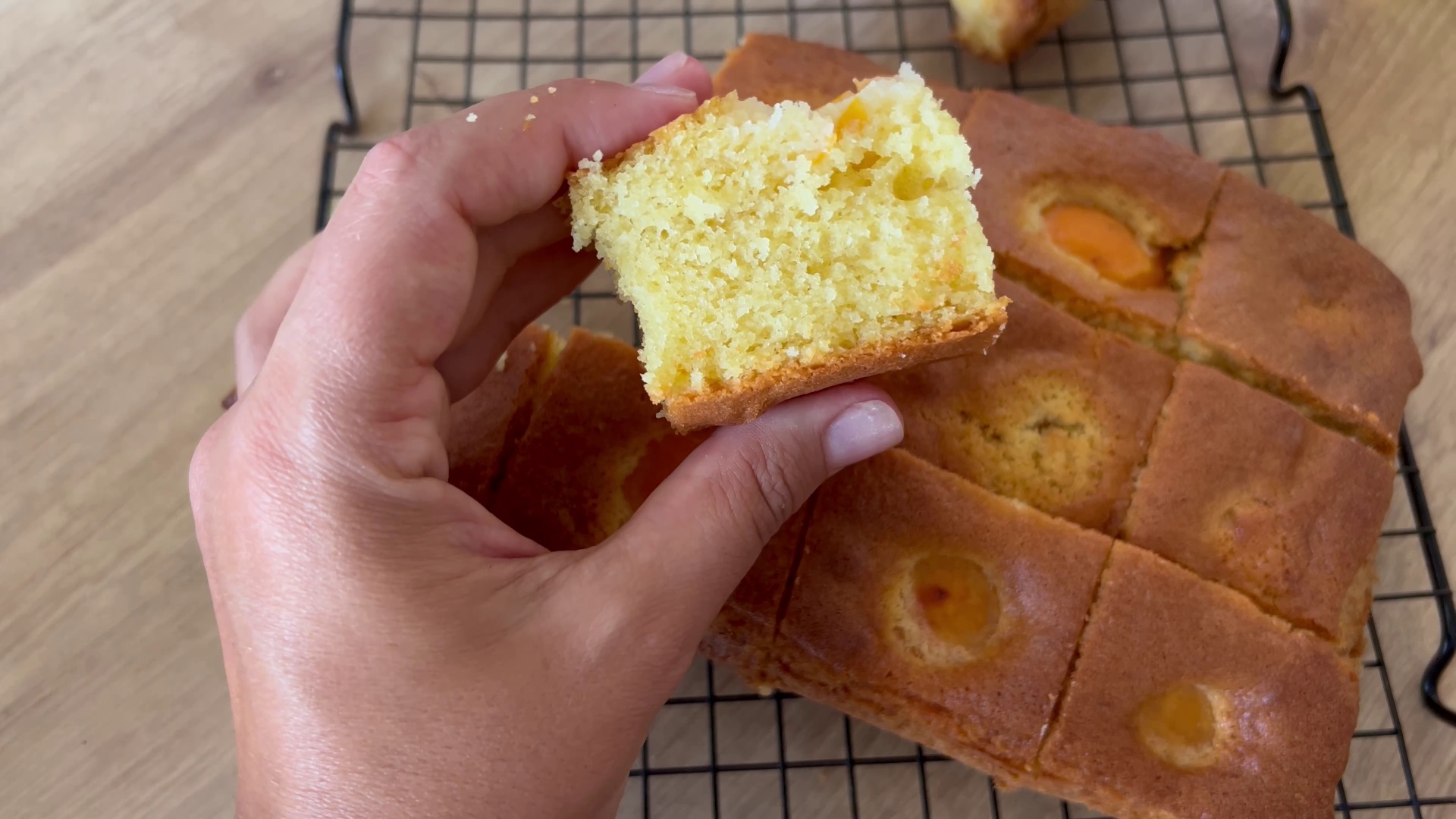 Пирог ВОСХИТИТЕЛЬНЫЙ! С абрикосами! Очень быстрый рецепт! смотреть онлайн