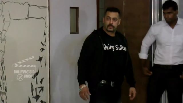 Salman Khan To MOVE OUT Of Galaxy Apartments With Family смотреть онлайн