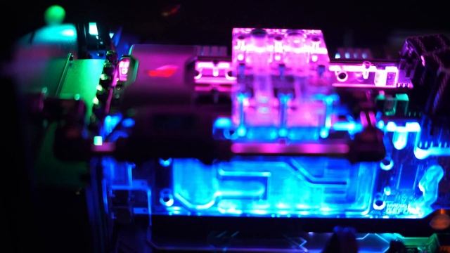 Thermaltake 900 Test your Might Smoke Ultimate Tower смотреть онлайн