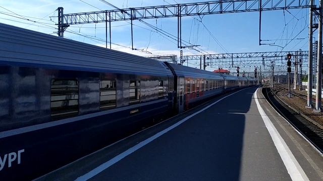 Санкт-Петербург. Электровоз ЭП2К-032 с фирменным поездом №4 "Экспресс" Москва - Санкт-Петербург. смотреть онлайн