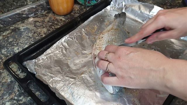 Дорадо на овощной подушке в духовке. Вкусная рыба. смотреть онлайн