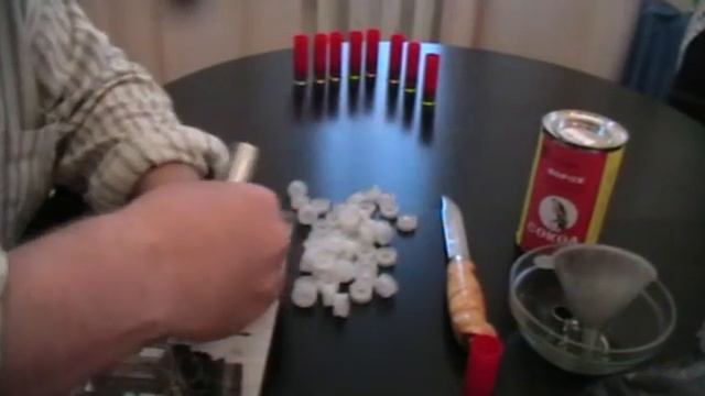 Развальцовка пыж-обтюраторов пластиковых и снаряжение их в гильзу 12 калибра смотреть онлайн