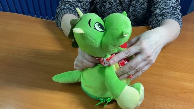 Игрун - сладкий новогодний подарков в мягкой упаковке смотреть онлайн