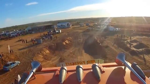 Дерзкий ГрузовичёГГ Авто Шоу Truck jump Auto Show смотреть онлайн
