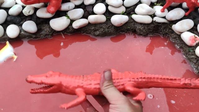 Membersihkan Hewan Stegosaurus, Raptor, Sapi, Bebek, Kuda, Brontosaurus, Brachiosaurus, Buaya, Rusa