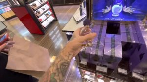 Поехали в Абу Даби, аэропорт и много шоппинга.