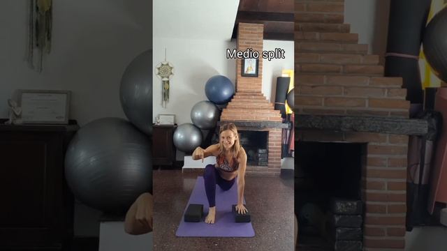 Cómo puedes usar los bloques de yoga para mejorar en tus posturas. #yoga смотреть онлайн