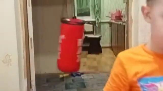 Первая тренировка Чемпиона по боксу смотреть онлайн