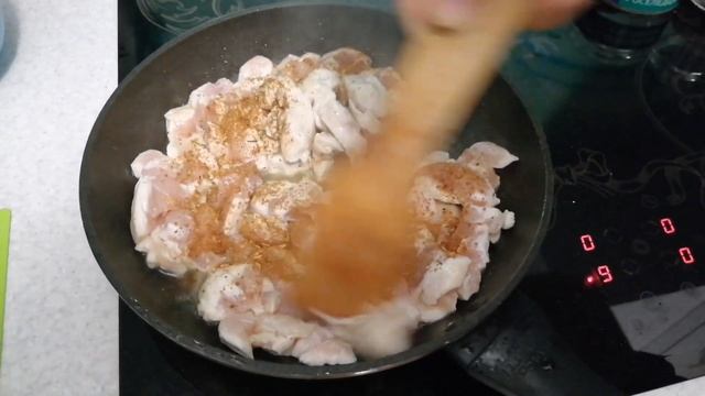 ГОТОВИМ ЖАРЕНУЮ!!!СОЧНУЮ КУРИНУЮ ГРУДКУ НА СКОВОРОДЕ!!! смотреть онлайн