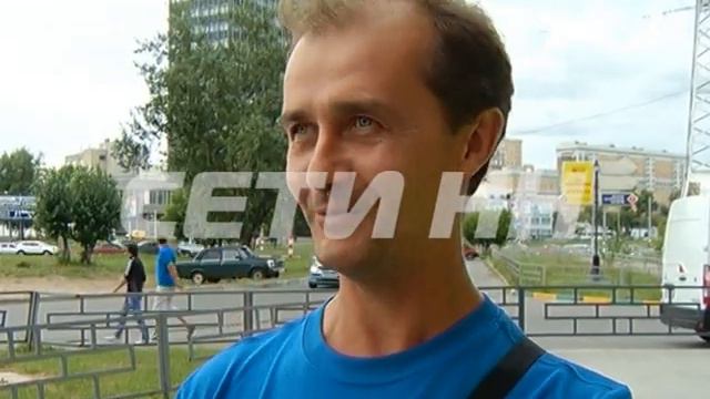 Передвижной бассейн на колесах в центре города привлёк внимание прохожих и ГИБДД смотреть онлайн
