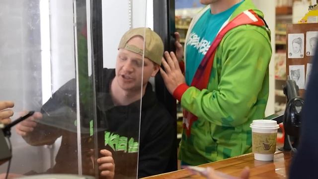 My Friends Trapped Me In A Fridge.. смотреть онлайн