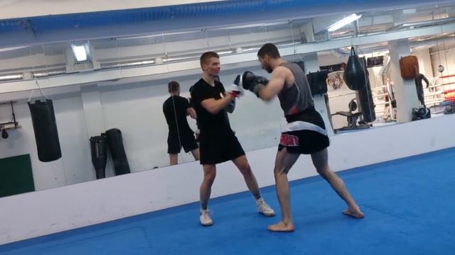 Работа на лапах, клуб "Здоровая нация". Padwork Mayweather style смотреть онлайн