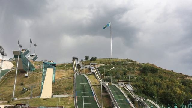 Алматы. Трамплины. Небо перед дождем. смотреть онлайн