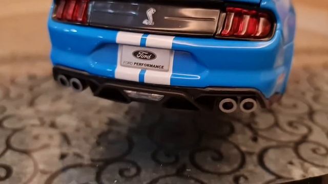 Mustang Shelby 2020 GT500 (Sky Blue) by Maisto 1:18 Scale - Unboxing смотреть онлайн