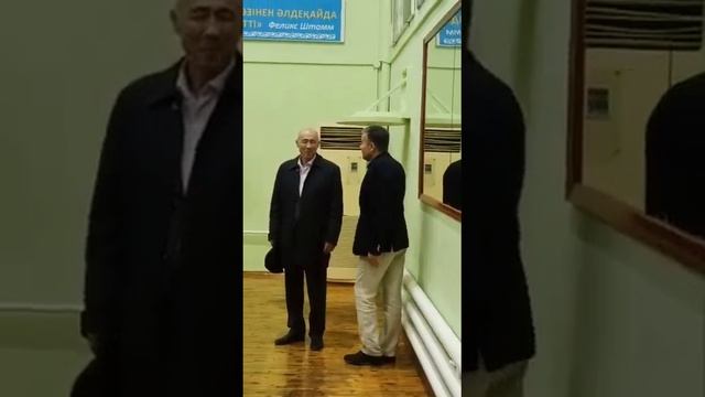 Асылбек Килимов в Актау. В зале Маяк 4мкр смотреть онлайн