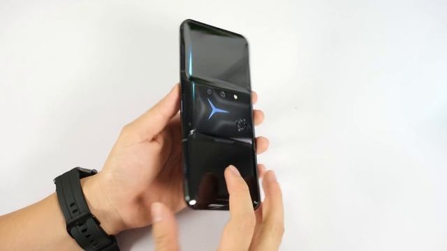 Mở hộp Lenovo Legion 2 Pro Antutu 817k, 4 trigger, 2 quạt gió, sạc 2 dây siêu lạ смотреть онлайн