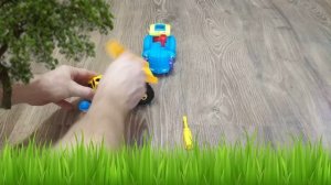 Синий трактор Гоша, Экскаватор Мася и Грузовичок Лева перевозят семечки.