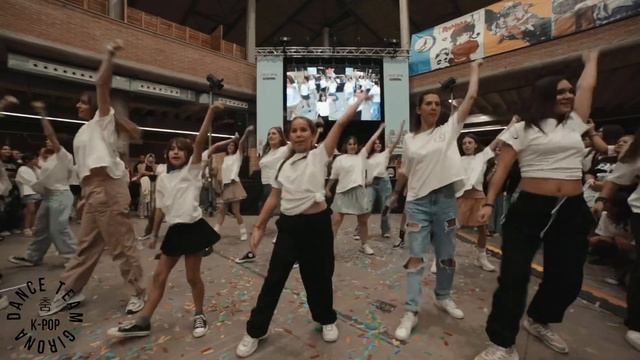 [KPOP IN PUBLIC] K-POP FLASH MOB ‘Super Shy’ (뉴진스) by K-Pop Girona 춤 en Girocomic 2023 смотреть онлайн