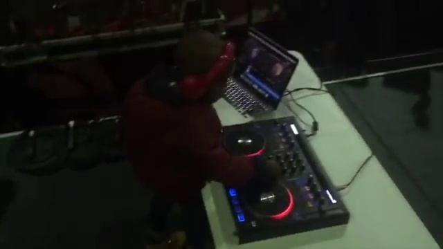 3 year old DJ Arch Jnr rocking a big crowd. (3yrs) смотреть онлайн