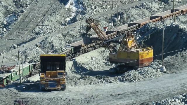 «БЕЛАЗ» 55 и 130 т. Экскаватор карьерный ЭКГ-8И смотреть онлайн