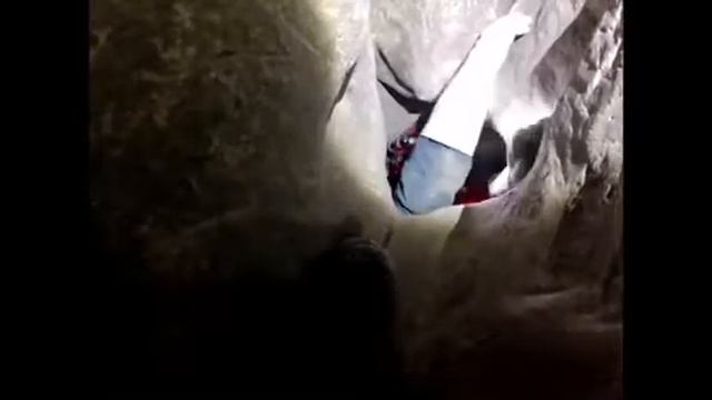 застрял в пещере смотреть онлайн