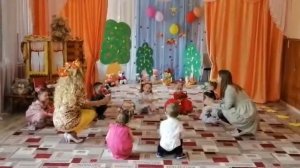 Мы цветочки в руки взяли