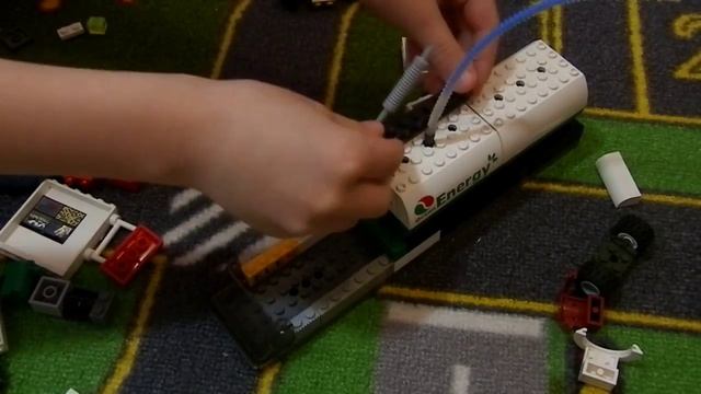 Собираем бензовоз из Лего смотреть онлайн