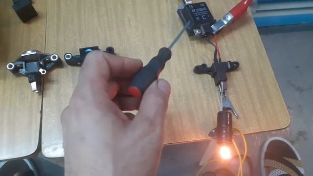 Проверка регуляторов напряжения автомобилей ВАЗ. смотреть онлайн