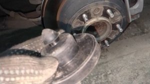 Установка пневмо подушки в пружины задней подвески hyundai h1.