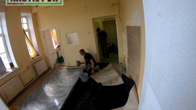 Монтаж токопроводящего линолеума Tarkett Toro SC с заведением на стены в рентген кабинете смотреть онлайн