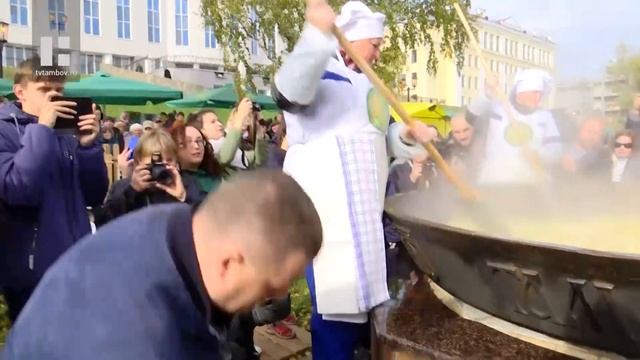 В Тамбове приготовили свыше трёх тысяч порций картошки смотреть онлайн