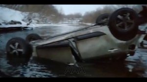 Машина упала в реку с моста в Кузбасе