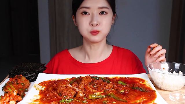 매운돼지갈비찜에 중국당면 파김치 곱창김 밥까지 비벼서 먹방/SPICY BRAISED PORK RIBS AND NOODLES (Feat.Bibimbap) 🔥MUKBANG смотреть онлайн