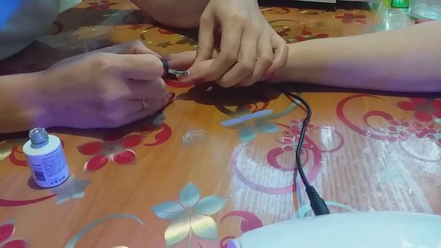 Красим ногти гель лаком. смотреть онлайн