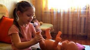 "Как мама"! Меняем подгузник бэбиборн Эмили! Changing diaper for baby born Emily
