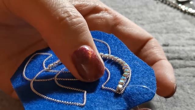 Брошь "Шанель" из бисера. МК для начинающих. Этапы изготовления броши. смотреть онлайн