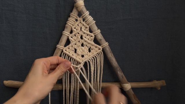 DIY: Triangular Boho Macrame wall hanging Tutorial / Macrame dreamcatcher смотреть онлайн