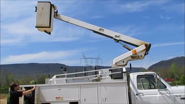 Compass Auctions Ford 1996 Bucket Truck смотреть онлайн