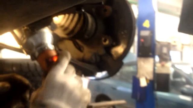 Замена тормозных дисков. Как не нужно делать / Replacement brake discs смотреть онлайн