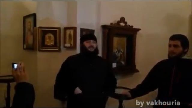 Алилуя! Грузинский Батюшка поет красиво. Православие.