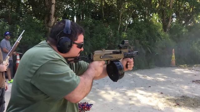 CW Gunwerks Full Auto Ak47 Micro Draco with a 75 Round Drum смотреть онлайн