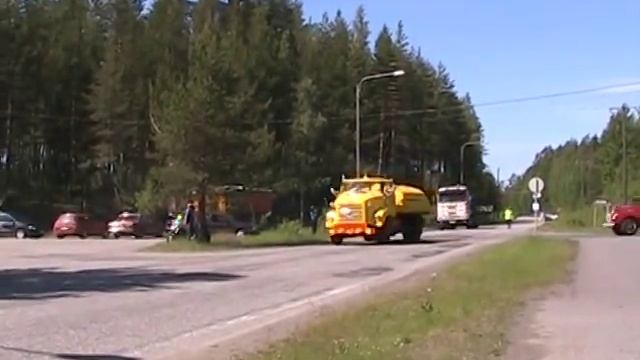 Old trucks in Kitee, Finland - Veteraanikuorma-autot Kiteellä смотреть онлайн