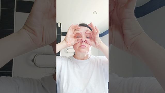 Как подтягуть верхнее веко и убрать густные лапки смотреть онлайн