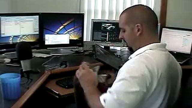 Netbook in a Lunchbox - It's Perfect! Creative Case - TIPS TRICKS смотреть онлайн
